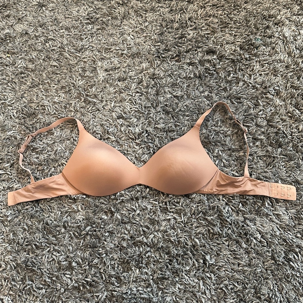 SKIMS Nude Seamless Bra